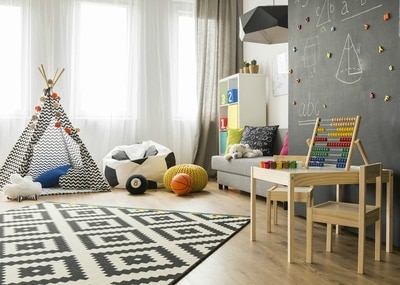 Zábavné a cenovo dostupné dekoratívne nápady pre detskú izbu